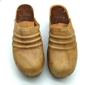 Authentic Wooden Leather Closed-toe Clogs Olaf's Daughter 38 (7.5 women's)